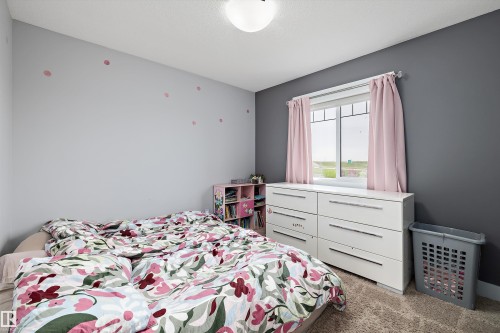 7656 182 Avenue Nw, Edmonton, AB - Indoor Photo Showing Bedroom