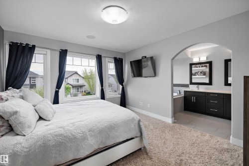 7656 182 Avenue Nw, Edmonton, AB - Indoor Photo Showing Bedroom
