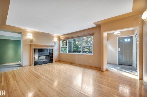 11446 75 Avenue Nw, Edmonton, AB - Indoor Photo Showing Living Room With Fireplace
