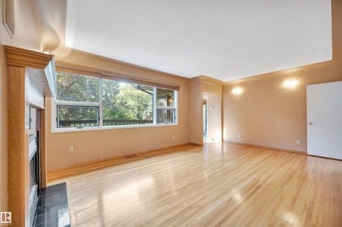 11446 75 Avenue Nw, Edmonton, AB - Indoor Photo Showing Other Room