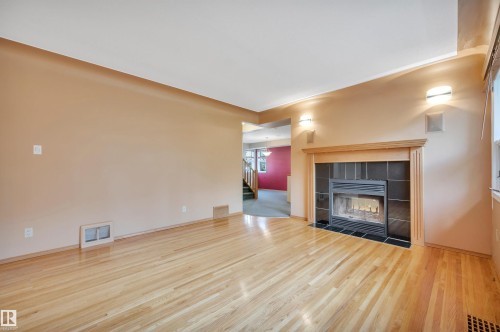 11446 75 Avenue Nw, Edmonton, AB - Indoor Photo Showing Living Room With Fireplace