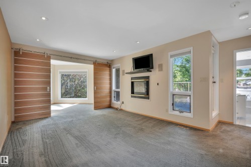 11446 75 Avenue Nw, Edmonton, AB - Indoor