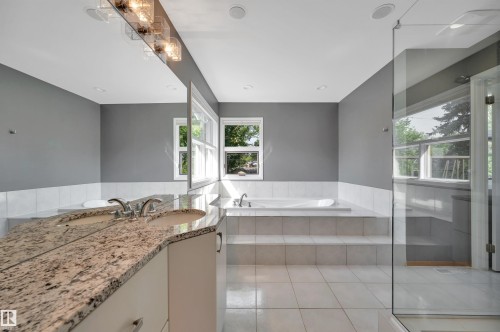 11446 75 Avenue Nw, Edmonton, AB - Indoor Photo Showing Bathroom
