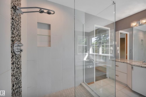 11446 75 Avenue Nw, Edmonton, AB - Indoor Photo Showing Bathroom
