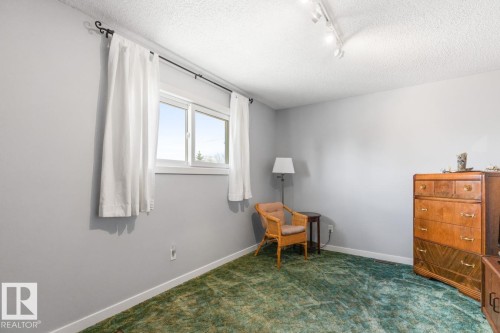 10502 158 Street Nw, Edmonton, AB - Indoor