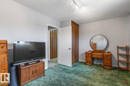 10502 158 Street Nw, Edmonton, AB - Indoor