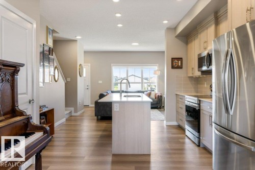 7056 181 Avenue Nw, Edmonton, AB - Indoor Photo Showing Kitchen With Upgraded Kitchen