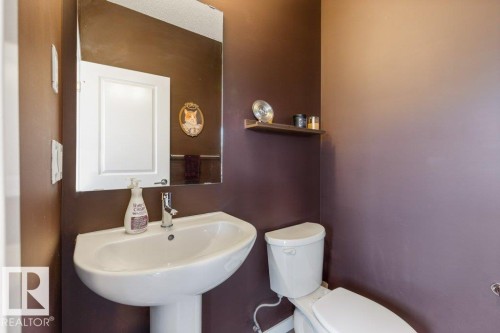 7056 181 Avenue Nw, Edmonton, AB - Indoor Photo Showing Bathroom