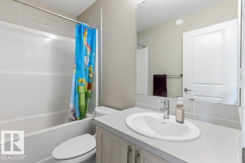 7056 181 Avenue Nw, Edmonton, AB - Indoor Photo Showing Bathroom