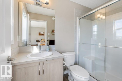7056 181 Avenue Nw, Edmonton, AB - Indoor Photo Showing Bathroom