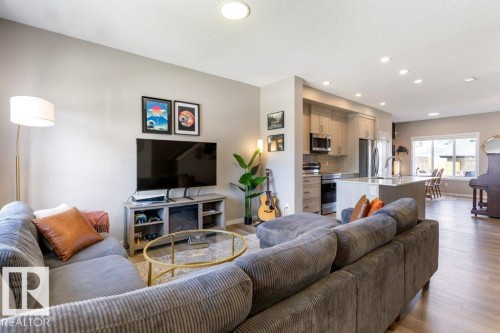 7056 181 Avenue Nw, Edmonton, AB - Indoor Photo Showing Living Room
