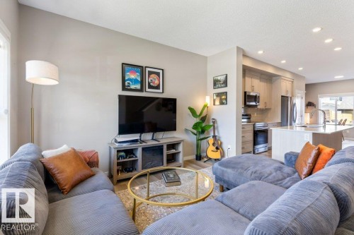 7056 181 Avenue Nw, Edmonton, AB - Indoor Photo Showing Living Room