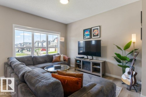 7056 181 Avenue Nw, Edmonton, AB - Indoor Photo Showing Living Room