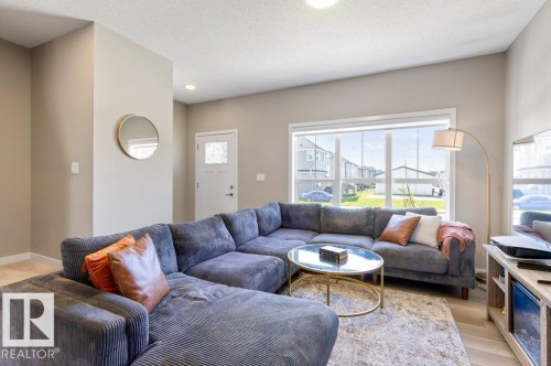 7056 181 Avenue Nw, Edmonton, AB - Indoor Photo Showing Living Room