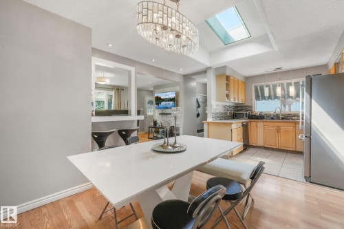 5914 91 Avenue Nw, Edmonton, AB - Indoor