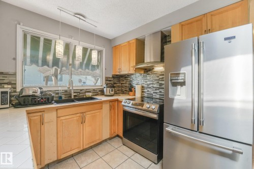 5914 91 Avenue Nw, Edmonton, AB - Indoor Photo Showing Kitchen With Stainless Steel Kitchen