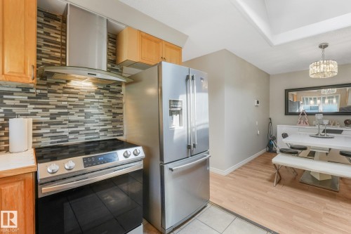 5914 91 Avenue Nw, Edmonton, AB - Indoor Photo Showing Kitchen