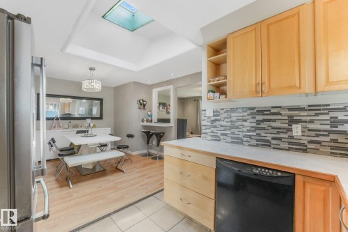 5914 91 Avenue Nw, Edmonton, AB - Indoor