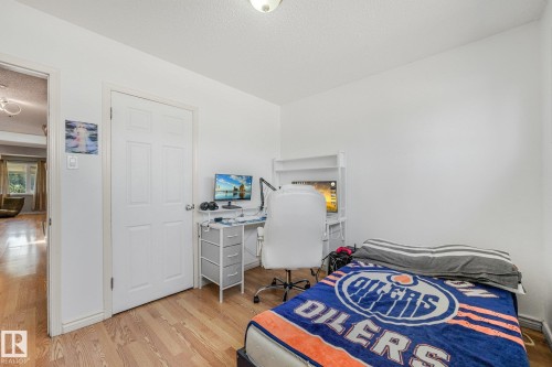 5914 91 Avenue Nw, Edmonton, AB - Indoor Photo Showing Bedroom