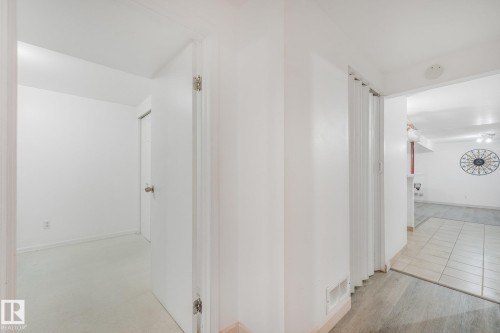 5914 91 Avenue Nw, Edmonton, AB - Indoor Photo Showing Other Room