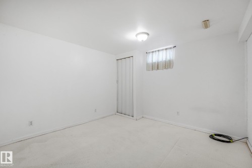 5914 91 Avenue Nw, Edmonton, AB - Indoor Photo Showing Other Room