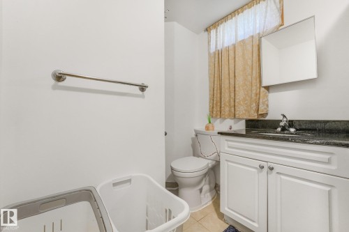 5914 91 Avenue Nw, Edmonton, AB - Indoor Photo Showing Bathroom