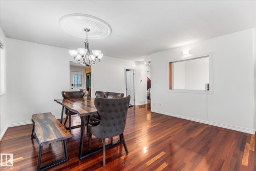 10810 54 Avenue Nw, Edmonton, AB - Indoor Photo Showing Dining Room