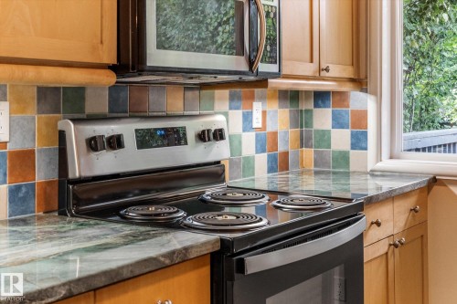 10810 54 Avenue Nw, Edmonton, AB - Indoor Photo Showing Kitchen