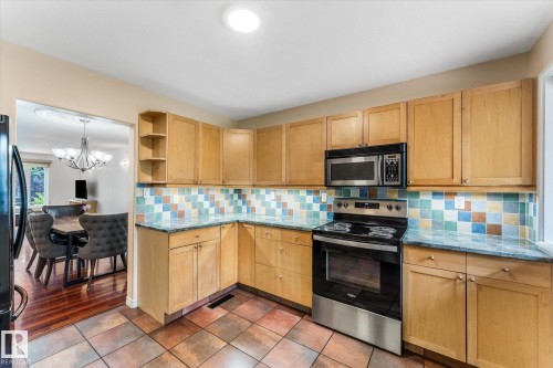 10810 54 Avenue Nw, Edmonton, AB - Indoor Photo Showing Kitchen