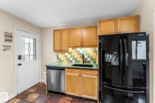 10810 54 Avenue Nw, Edmonton, AB - Indoor Photo Showing Kitchen