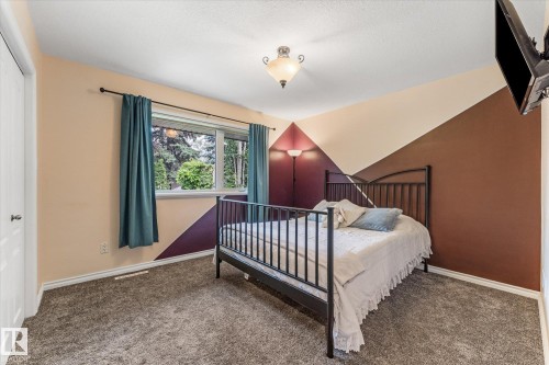 10810 54 Avenue Nw, Edmonton, AB - Indoor Photo Showing Bedroom