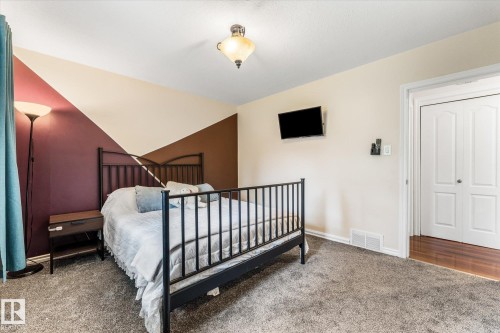10810 54 Avenue Nw, Edmonton, AB - Indoor Photo Showing Bedroom