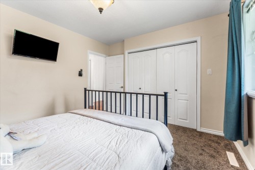 10810 54 Avenue Nw, Edmonton, AB - Indoor Photo Showing Bedroom