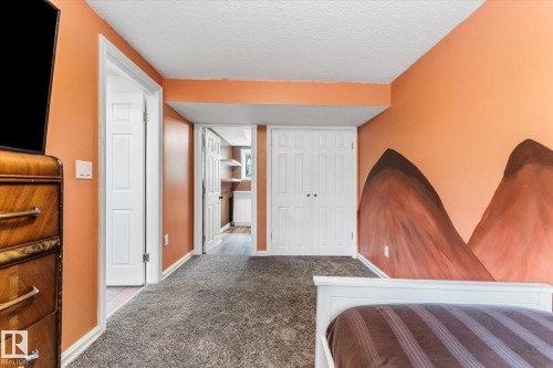 10810 54 Avenue Nw, Edmonton, AB - Indoor
