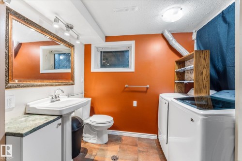 10810 54 Avenue Nw, Edmonton, AB - Indoor