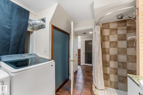 10810 54 Avenue Nw, Edmonton, AB - Indoor Photo Showing Laundry Room