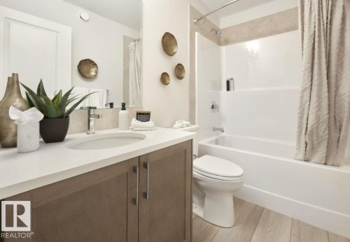 3247 Dixon Way Sw, Edmonton, AB - Indoor Photo Showing Bathroom