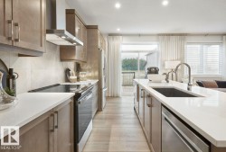 3247 DIXON Way SW  Edmonton, AB T6W 5K9
