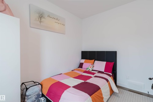 White walls with a textured area rug - 104 Meadowview Way, Leduc, AB - Indoor Photo Showing Bedroom
