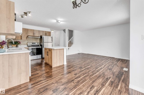 #96 4350 23 St Nw, Edmonton, AB - Indoor Photo Showing Kitchen