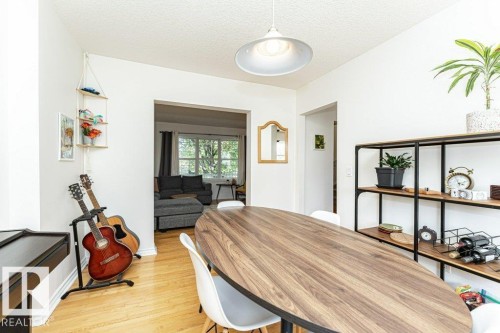 Hardwood flooring, recessed doorway, white walls, and a contemporary pendant light fixture - 1539 Kinross Road Nw, Edmonton, AB - Indoor