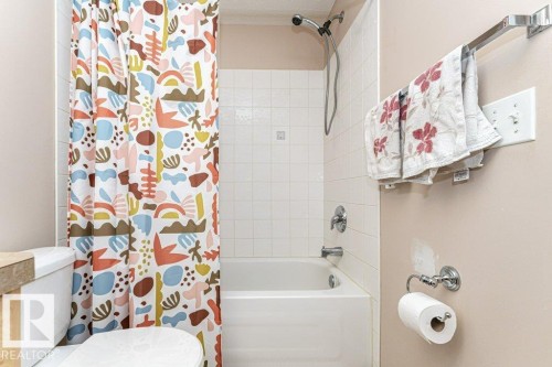 White subway tile surrounding the tub and shower - 1539 Kinross Road Nw, Edmonton, AB - Indoor Photo Showing Bathroom