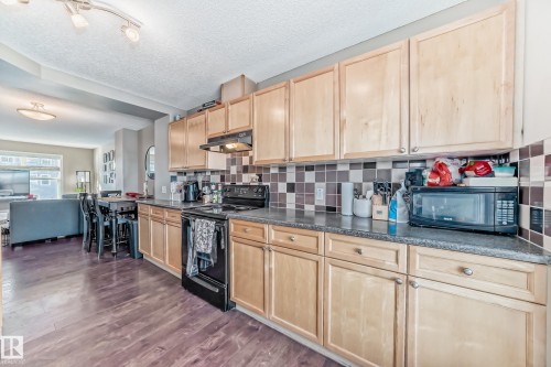 #119 5604 199 St Nw, Edmonton, AB - Indoor Photo Showing Kitchen