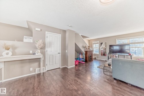 #119 5604 199 St Nw, Edmonton, AB - Indoor Photo Showing Living Room