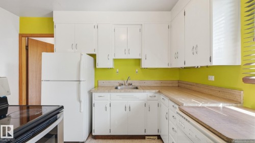 11415 106 Street Nw, Edmonton, AB - Indoor Photo Showing Kitchen