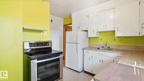 11415 106 Street Nw, Edmonton, AB - Indoor Photo Showing Kitchen