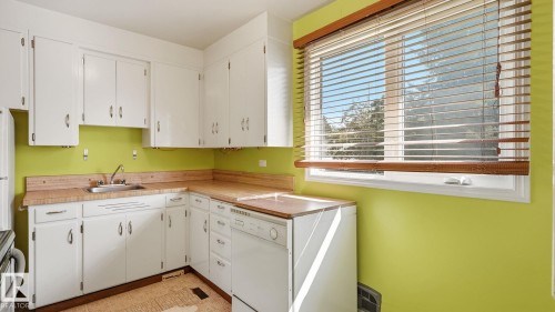 11415 106 Street Nw, Edmonton, AB - Indoor Photo Showing Kitchen