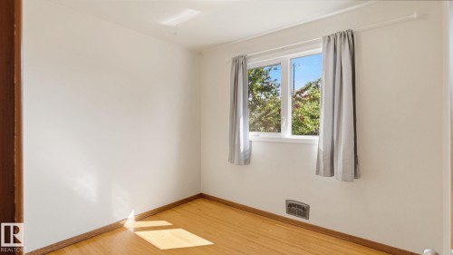 11415 106 Street Nw, Edmonton, AB - Indoor Photo Showing Other Room