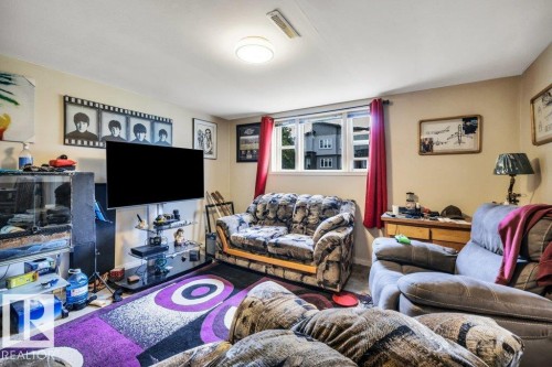 9928 79 Street Nw, Edmonton, AB - Indoor Photo Showing Living Room
