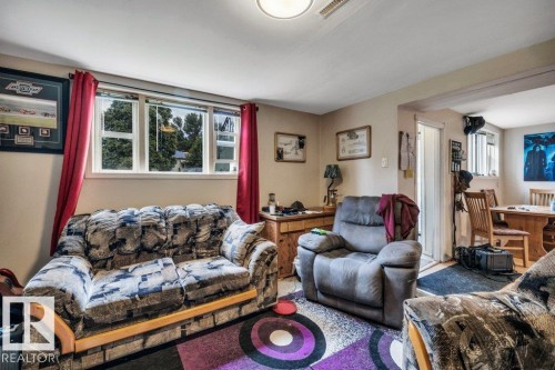 9928 79 Street Nw, Edmonton, AB - Indoor Photo Showing Living Room